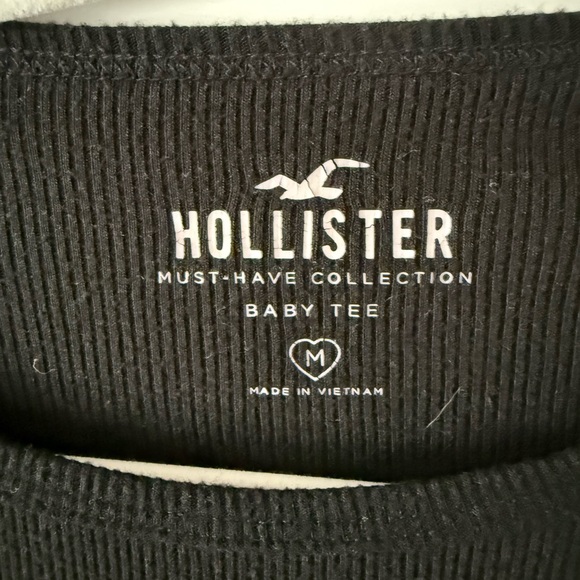 Women’s Hollister Black Must-Have Puff-Sleeve Baby Tee - Picture 14 of 14